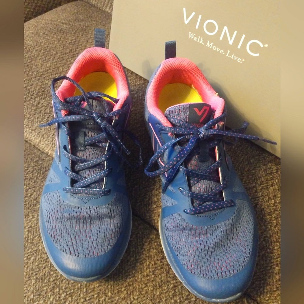 Vionic Woman's Mesh AthleticShoe - size 8